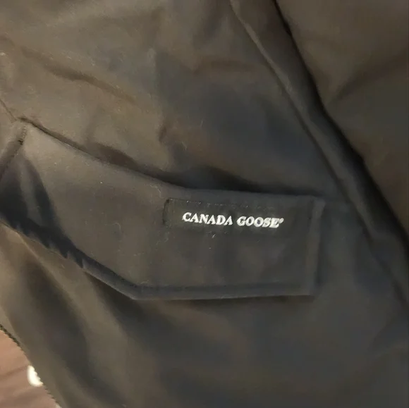 Canada Goose Black Puffer Jacket Durable Water-Resistant